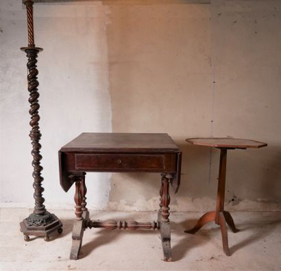Lot : 

- Pied de lampe en bois naturel tourné...