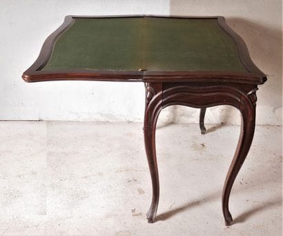 Table à jeux en placage d'acajou à plateau...