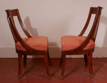 Quatre chaises gondoles à dossier bandeau...