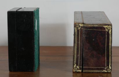 Lot :

- Porte-montre en placage d'ébène...