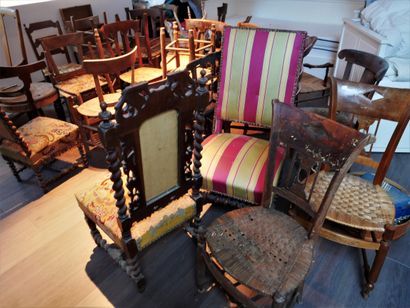 Lot de chaises paillées dépareillées en bois...