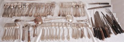 Lot en métal argenté : plats, timbales, bougeoirs,...