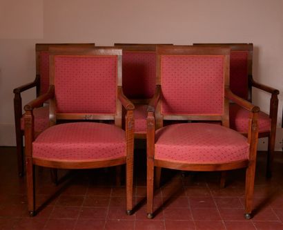 Suite de cinq fauteuils cabriolets en bois...
