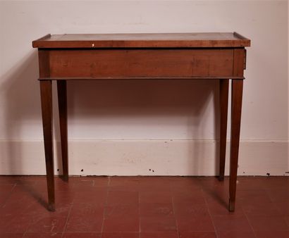 Table à écrire en bois naturel à deux tiroirs...
