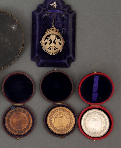 # Lot de médailles :

- Médaille en cuivre...