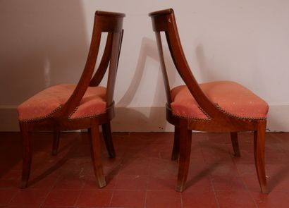 Quatre chaises gondoles à dossier bandeau...