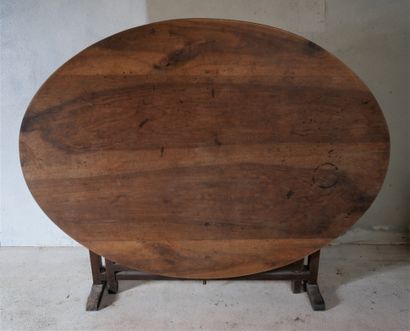 Table ovale de vigneron en bois naturel à...