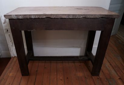Console en chêne à piètements cannelés réunis...
