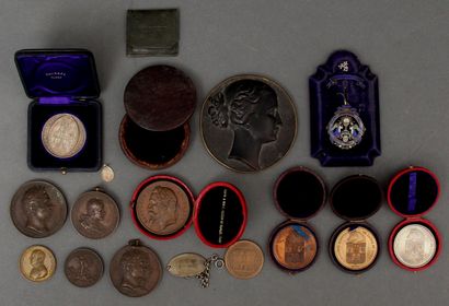 # Lot de médailles :

- Médaille en cuivre...