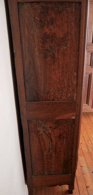 Armoire en bois naturel à deux portes moulurées...