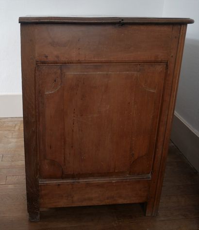 Commode en bois fruitier et bois noirçi à...