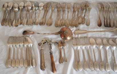 Lot en métal argenté : plats, timbales, bougeoirs,...