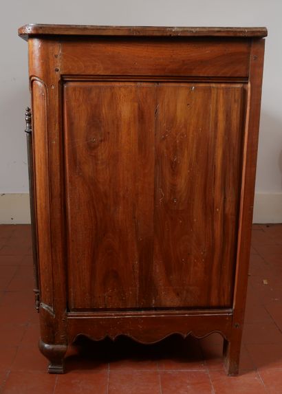 Buffet en bois naturel à deux vantaux et...