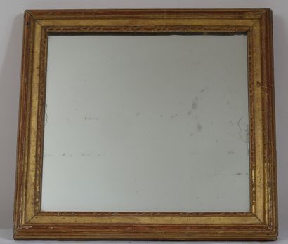 Glace rectangulaire en bois stuqué doré

33,5...