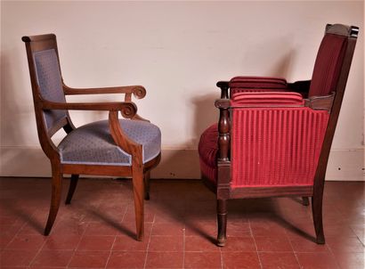 Lot :

- Fauteuil cabriolet en bois naturel...