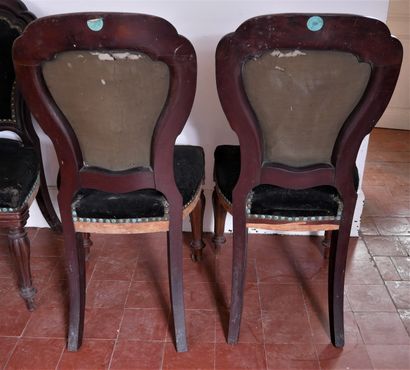 Six chaises cabriolets et quatre autres chaises...