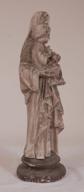 Sculpture en plâtre représentant la Vierge...
