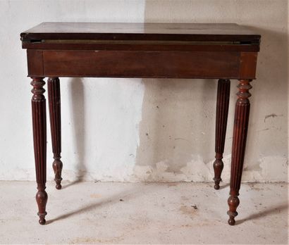 Table à jeux en placage d'acajou à plateau...