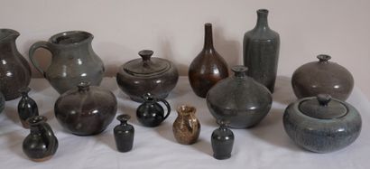 Isabelle GAUDRY (1957-2011)

Lot de vases...