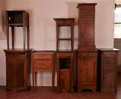 Lot de 8 chevets et trois bidets en bois...
