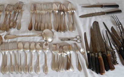 Lot en métal argenté : plats, timbales, bougeoirs,...