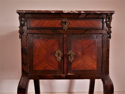 Table de chevet en bois de placage ouvrant...