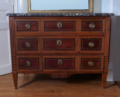 Commode en bois de placage marquetée de filets...