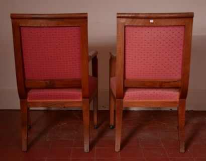 Suite de cinq fauteuils cabriolets en bois...