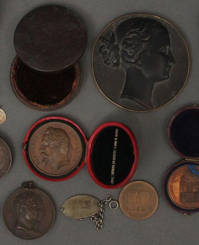 # Lot de médailles :

- Médaille en cuivre...