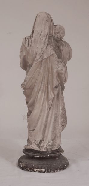 Sculpture en plâtre représentant la Vierge...