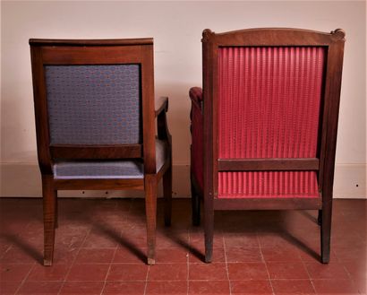 Lot :

- Fauteuil cabriolet en bois naturel...