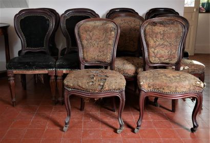 Six chaises cabriolets et quatre autres chaises...