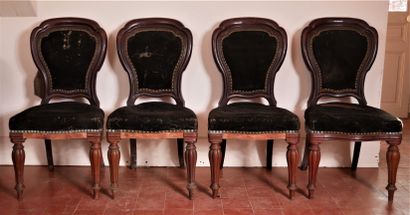 Six chaises cabriolets et quatre autres chaises...