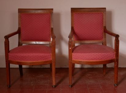 Suite de cinq fauteuils cabriolets en bois...