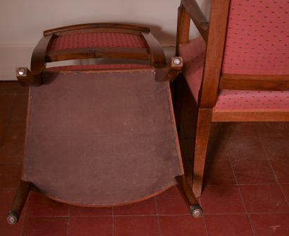 Suite de cinq fauteuils cabriolets en bois...
