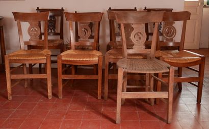 Quatre paires et une chaises paillées dépareillées...