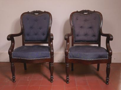 Paire de fauteuils en acajou, le haut du...