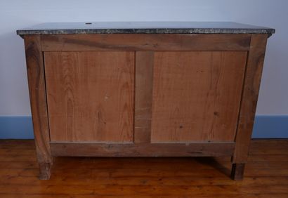 Commode à colonne détachée en placage d'acajou...