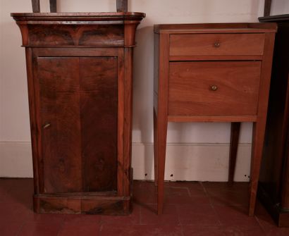 Lot de 8 chevets et trois bidets en bois...