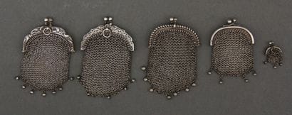 # Lot de quatre bourses maille en argent...