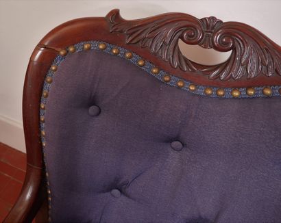 Paire de fauteuils en acajou, le haut du...