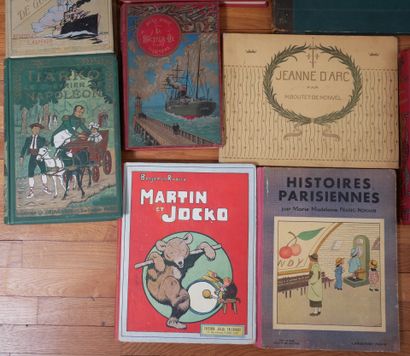 Lot de livres en percaline et divers