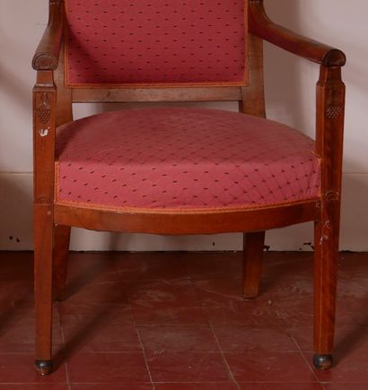 Suite de cinq fauteuils cabriolets en bois...