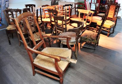Lot de chaises paillées dépareillées en bois...