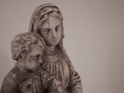 Sculpture en plâtre représentant la Vierge...