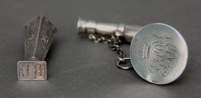 # Lot en argent :

- Cachet en argent 800°/°°...