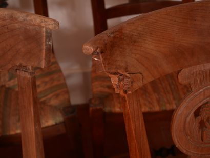 Quatre paires et une chaises paillées dépareillées...