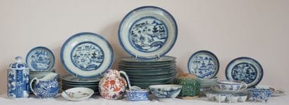Lot d'assiettes en porcelaine bleu-blanc...