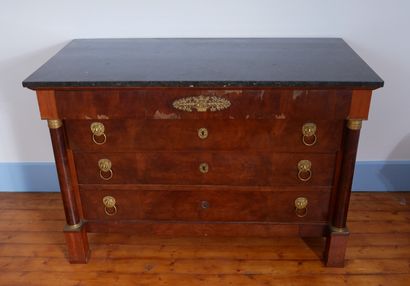 Commode à colonne détachée en placage d'acajou...