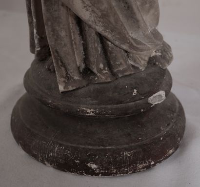 Sculpture en plâtre représentant la Vierge...